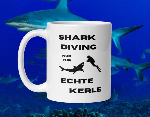 Shark diving nur für Echte Kerle gefährlich White glossy mug