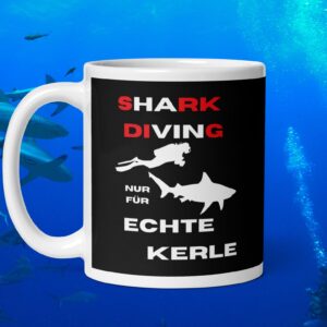 Shark Diving Echte Kerle Red And White Text Black Mug